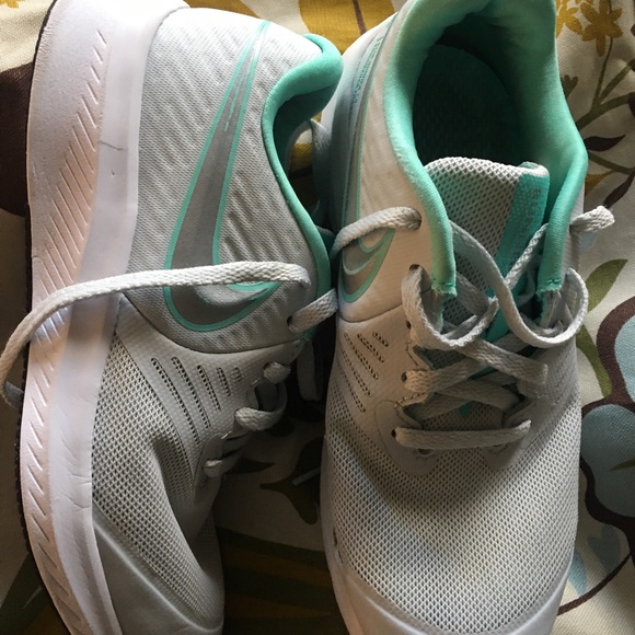 Kids Nike shoes - Picture 1 of 3